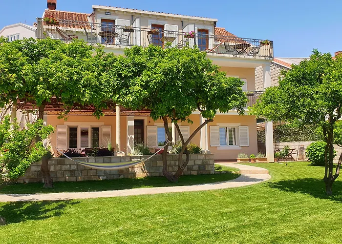 绿色公园公寓 公寓 *